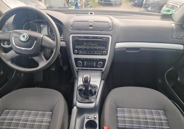 Skoda Octavia cena 22300 przebieg: 170000, rok produkcji 2012 z Mikołajki małe 121